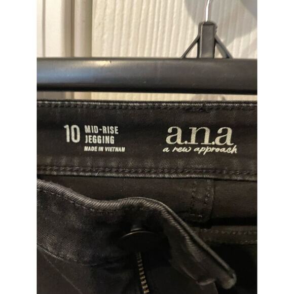 a.n.a a new approach Mid-Rise Black Jeggings - Size 10 - Picture 4 of 4